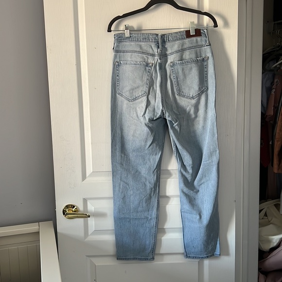 Hollister Ultra High-Rise Mom Jeans - Picture 2 of 4